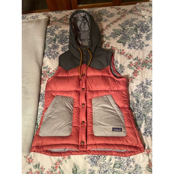 Patagonia Woman’s Bivy Hooded Down Vest Sz L Sold Out Burl Red - Picture 8 of 13
